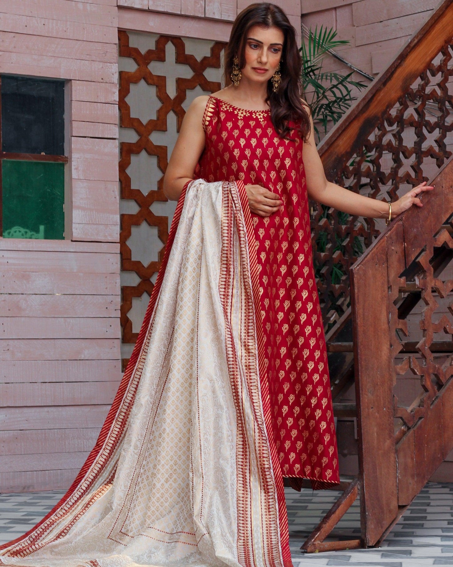 Offwhite And Gold Dupatta