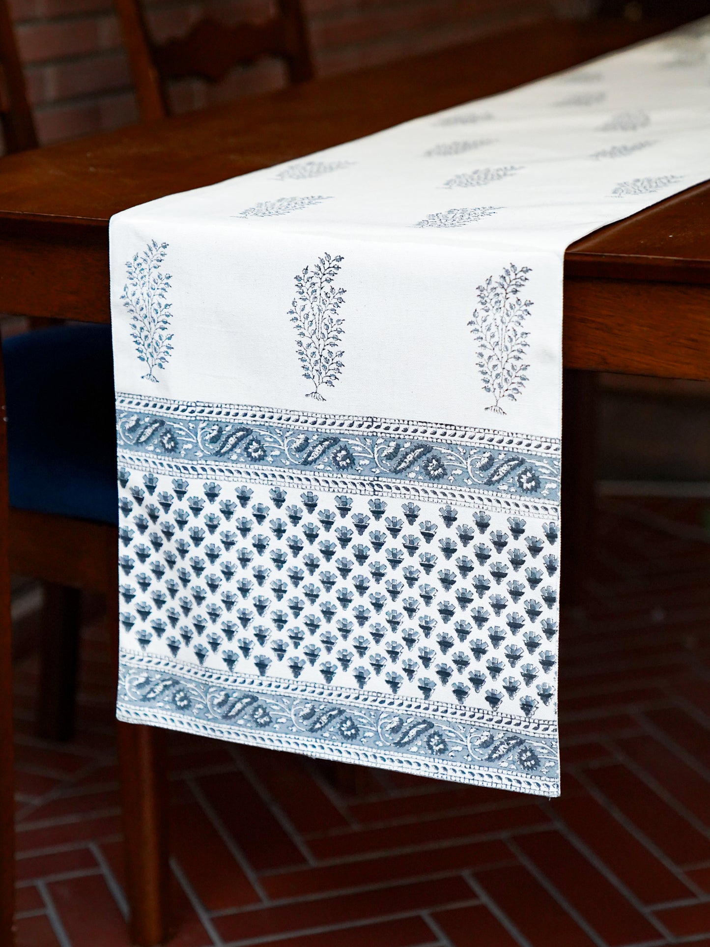 Motia Table Runner