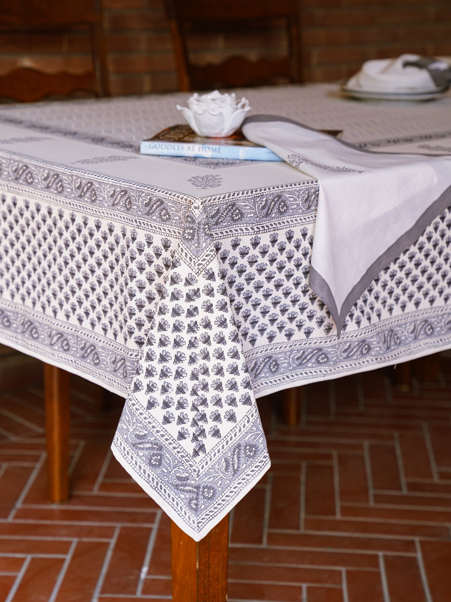 Motia Table Cover